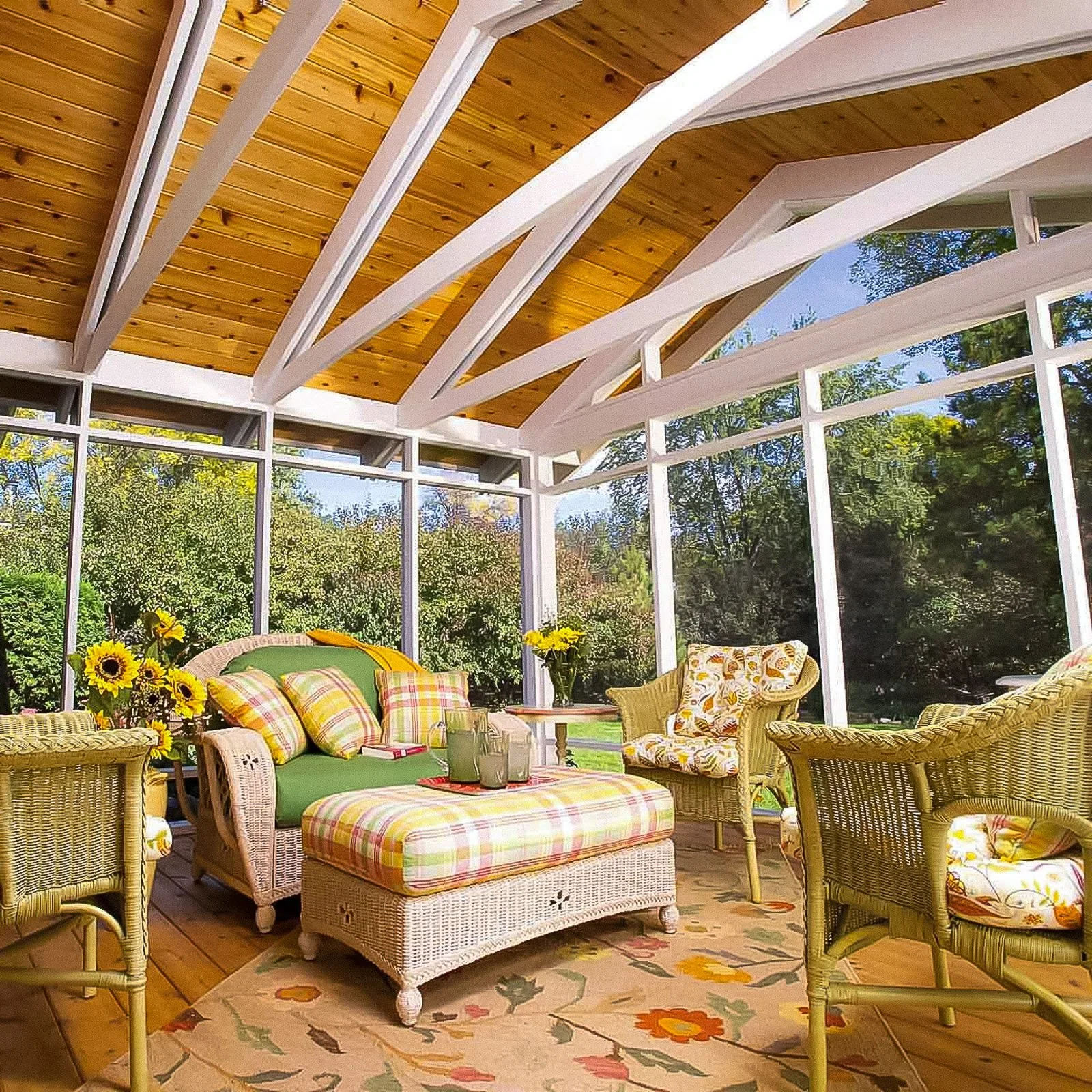 Screened room with exposed timber roof